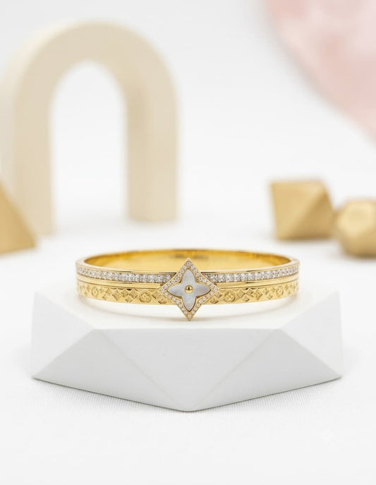 Luxe Clover Khadha