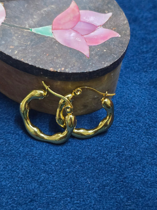 Sculpted Gold Hoops